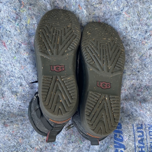 Ugg Black Leather Mid-calf boot - Picture 5 of 5